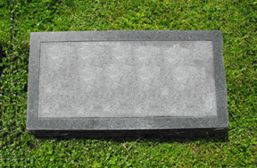 Pic, footstone 202